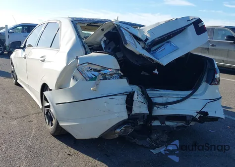 2011 Mercedes-Benz E 550 4Matic из США, поврежденный, VIN WDDHF9AB1BA264045